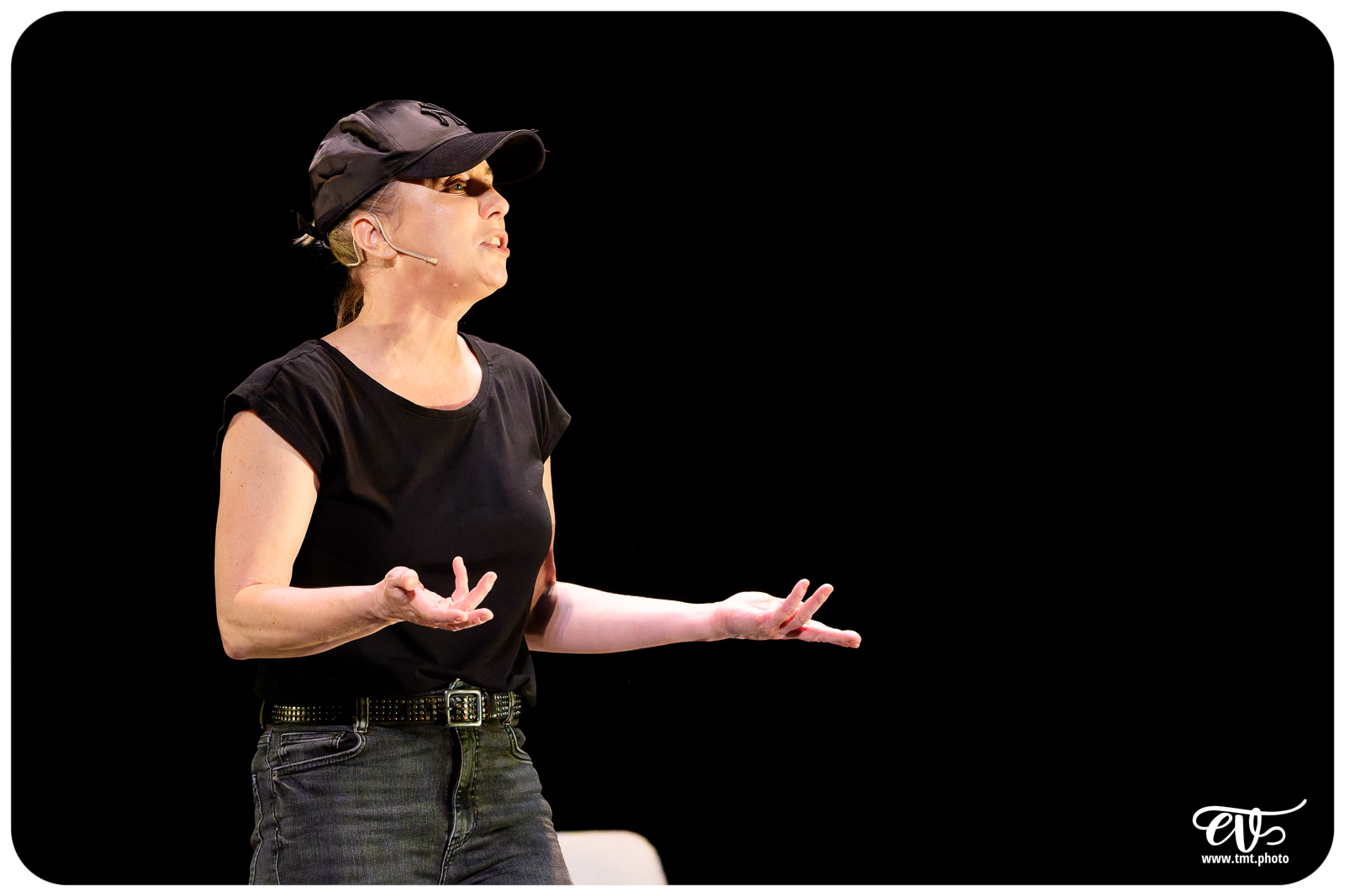 LES CHATOUILLES OU LA DANSE DE LA COLÈRE (ANDRÉA BESCOND)